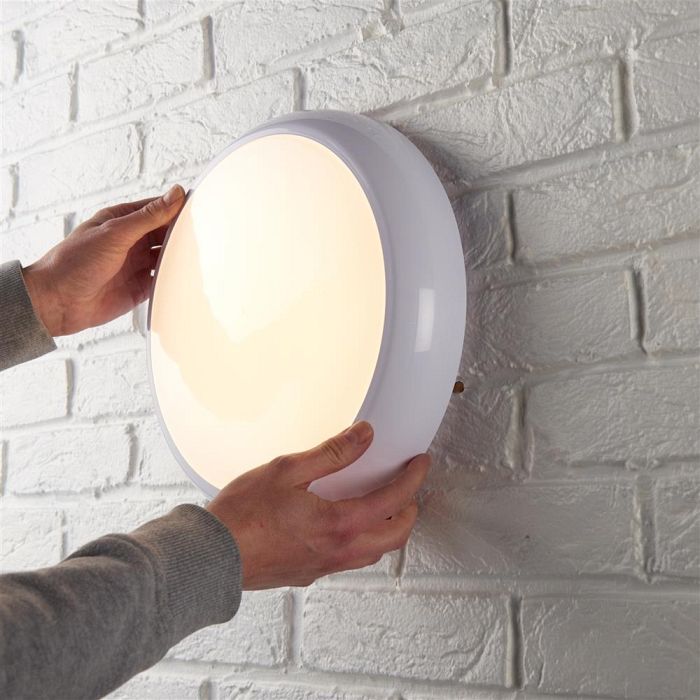 HeroPRO CCT IP65 Gloss White LED Bulkhead 95539